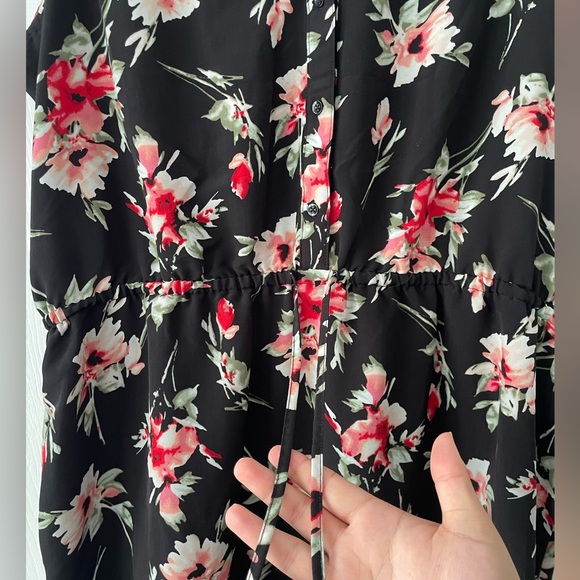 Chic Black Floral Sleeveless Dress - Picture 3 of 7